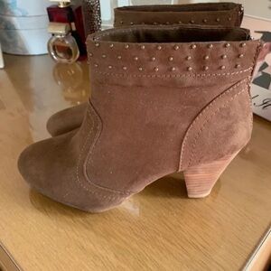 New Look Brown Suede Heeled Boots with Studs